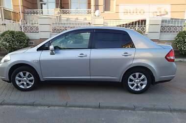 Седан Nissan TIIDA 2008 в Киеве