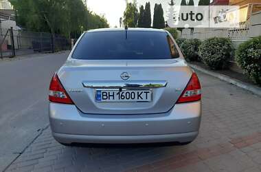 Седан Nissan TIIDA 2008 в Киеве