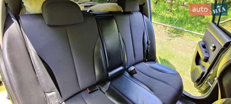 Хетчбек Nissan TIIDA 2008 в Ладижині