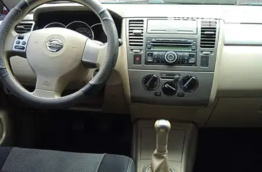 Nissan TIIDA 2007