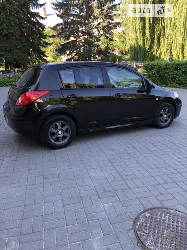 Хэтчбек Nissan TIIDA 2011 в Львове