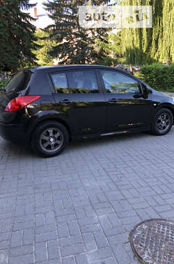 Хэтчбек Nissan TIIDA 2011 в 