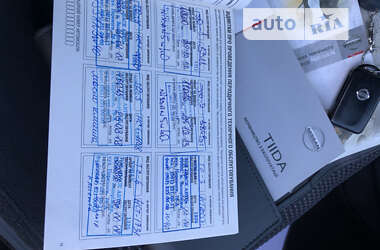 Хэтчбек Nissan TIIDA 2011 в 