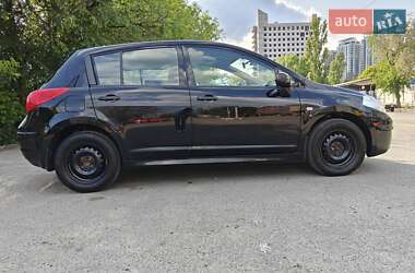 Хэтчбек Nissan TIIDA 2011 в 