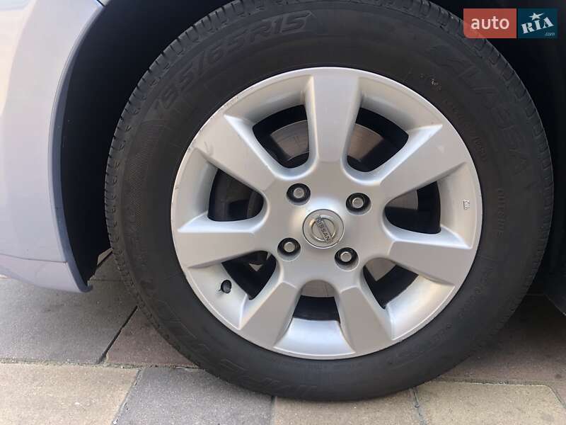 Хэтчбек Nissan TIIDA 2011 в Обухове