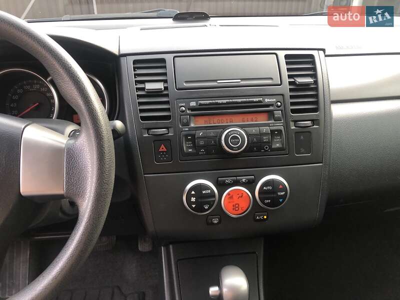 Хэтчбек Nissan TIIDA 2011 в Обухове