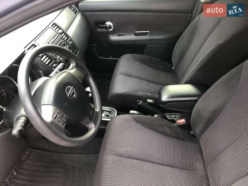 Хэтчбек Nissan TIIDA 2011 в Обухове