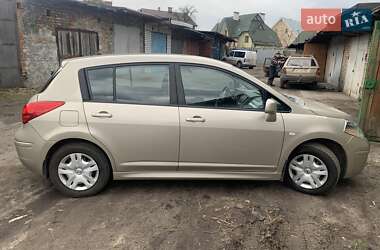 Хэтчбек Nissan TIIDA 2010 в 