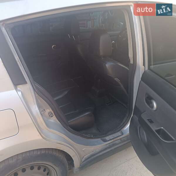 Хэтчбек Nissan TIIDA 2008 в Львове