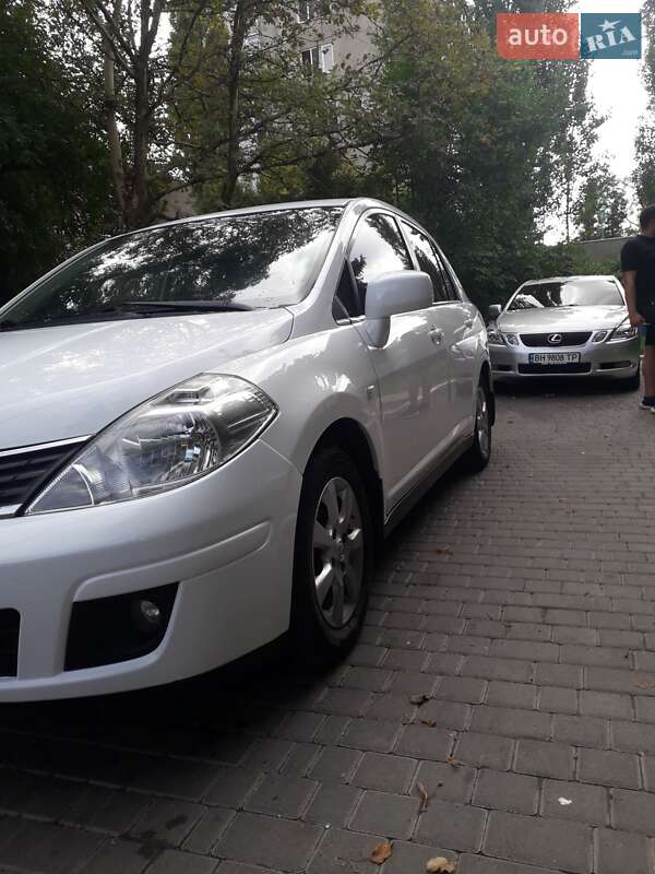 Седан Nissan TIIDA 2008 в Києві