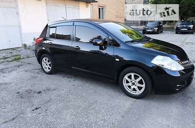 Хэтчбек Nissan TIIDA 2012 в Киеве