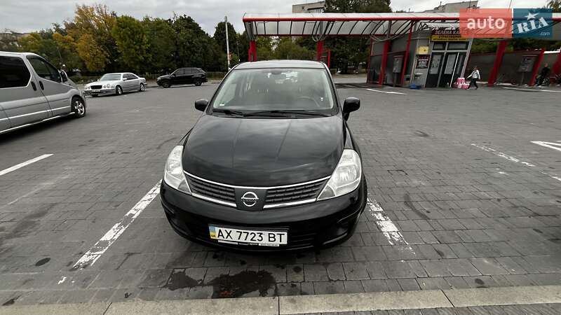 Хэтчбек Nissan TIIDA 2008 в Новояворовске