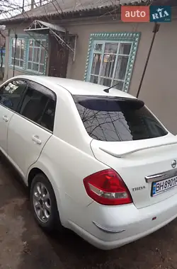 Nissan TIIDA 2006