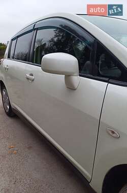 Хэтчбек Nissan TIIDA 2012 в 