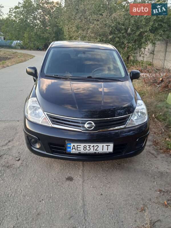 Хетчбек Nissan TIIDA 2012 в Кам'янському