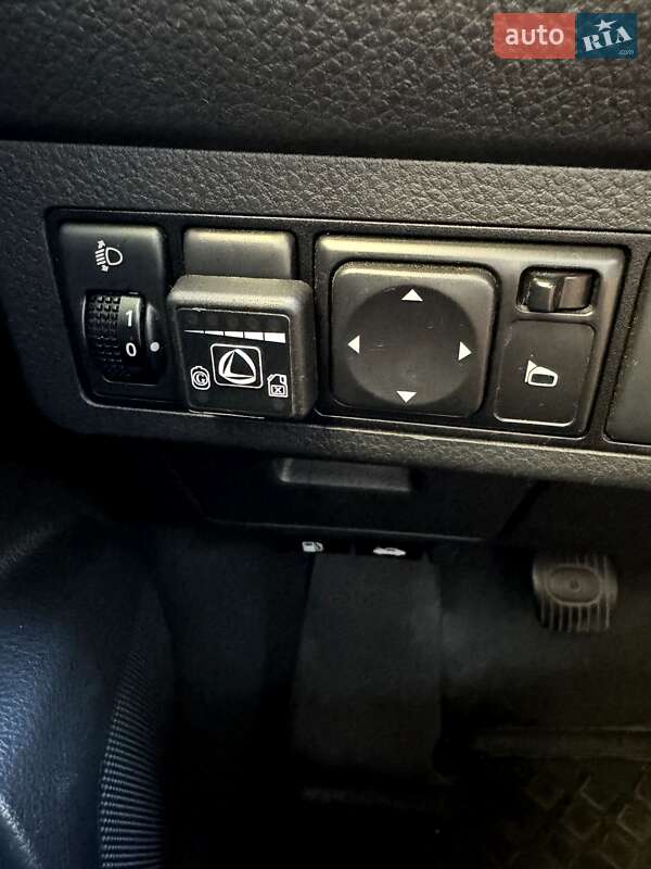 Хетчбек Nissan TIIDA 2012 в Кам'янському