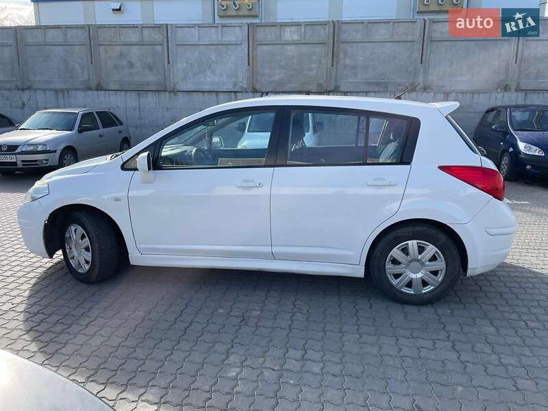Хетчбек Nissan TIIDA 2011 в Одесі