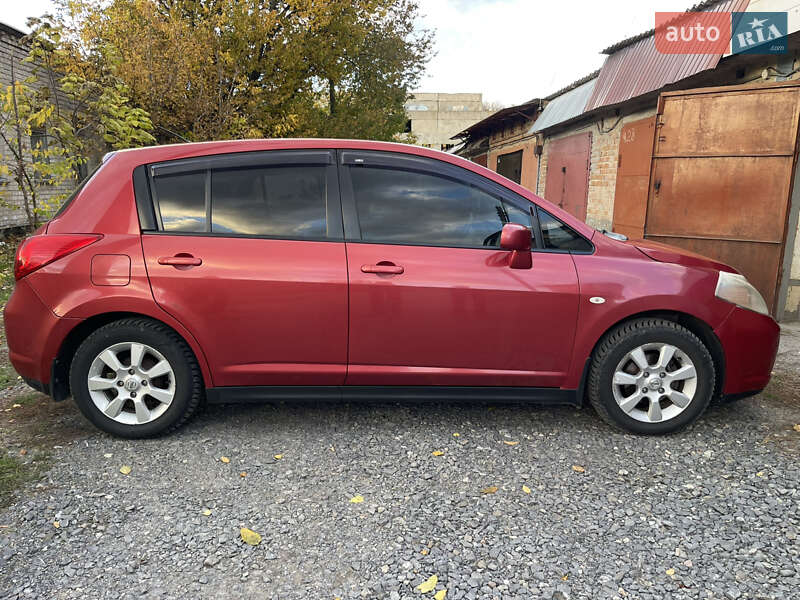 Nissan TIIDA 2008