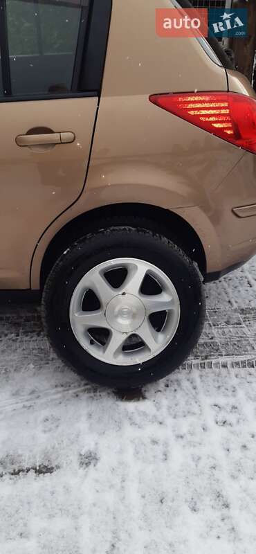 Хетчбек Nissan TIIDA 2008 в Мукачевому