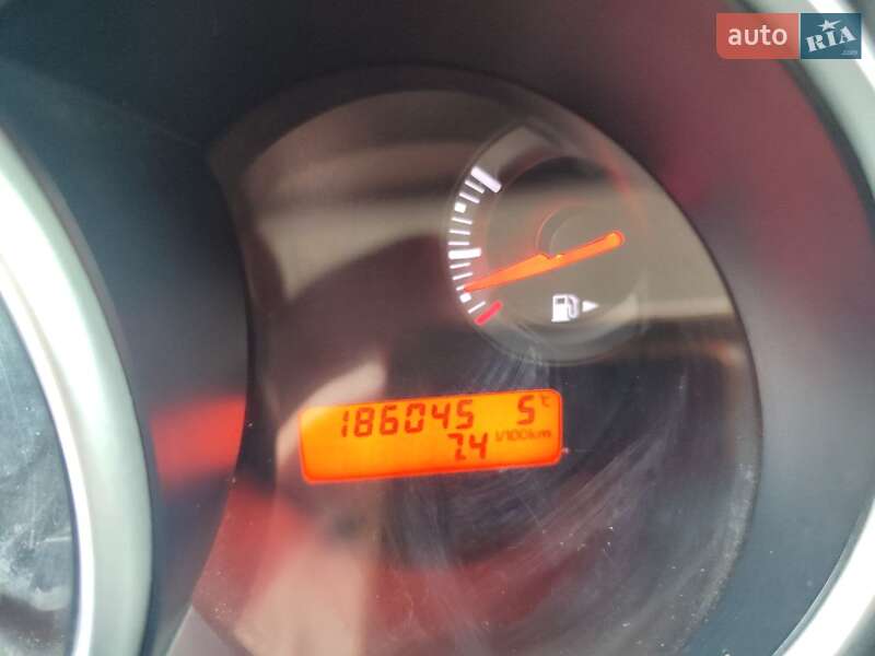 Хэтчбек Nissan TIIDA 2010 в Львове фото 7 Хэтчбек Nissan TIIDA 2010 в Львове