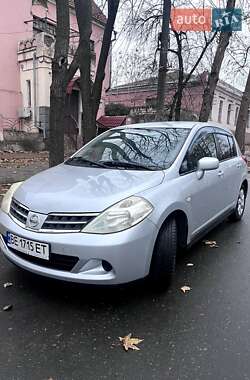 Хэтчбек Nissan TIIDA 2010 в Николаеве