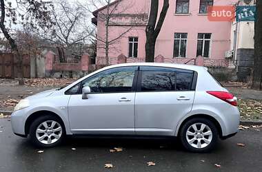 Хэтчбек Nissan TIIDA 2010 в Николаеве