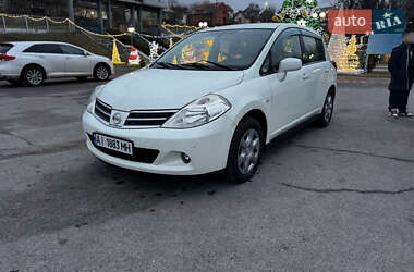 Хэтчбек Nissan TIIDA 2011 в Обухове