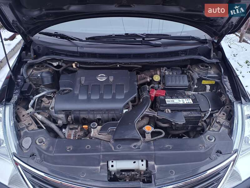 Хэтчбек Nissan TIIDA 2012 в Липовце