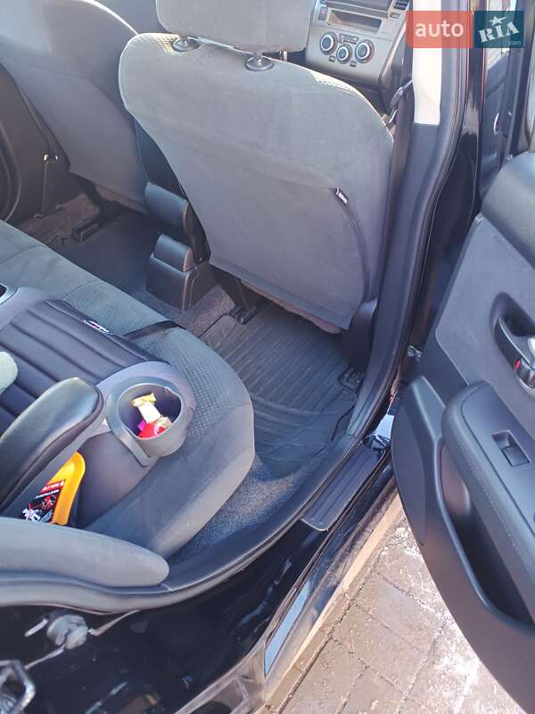 Хэтчбек Nissan TIIDA 2012 в Липовце