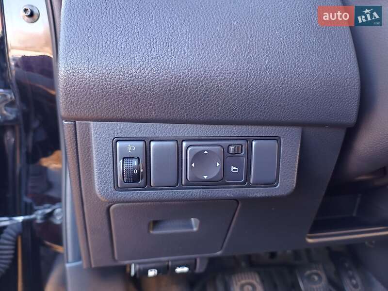 Хэтчбек Nissan TIIDA 2012 в Липовце