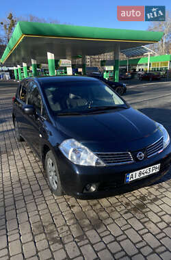 Хэтчбек Nissan TIIDA 2008 в Киеве