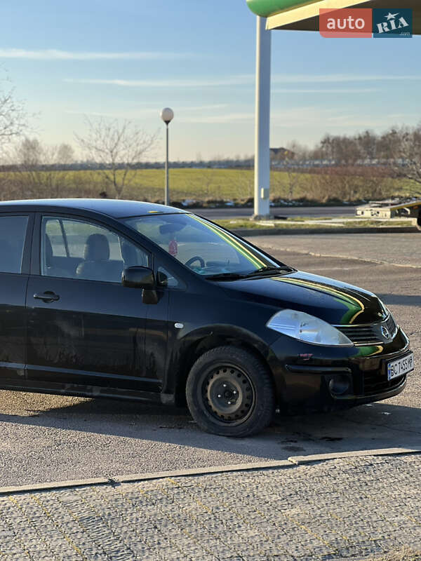 Хетчбек Nissan TIIDA 2009 в Кам'янці-Бузькій