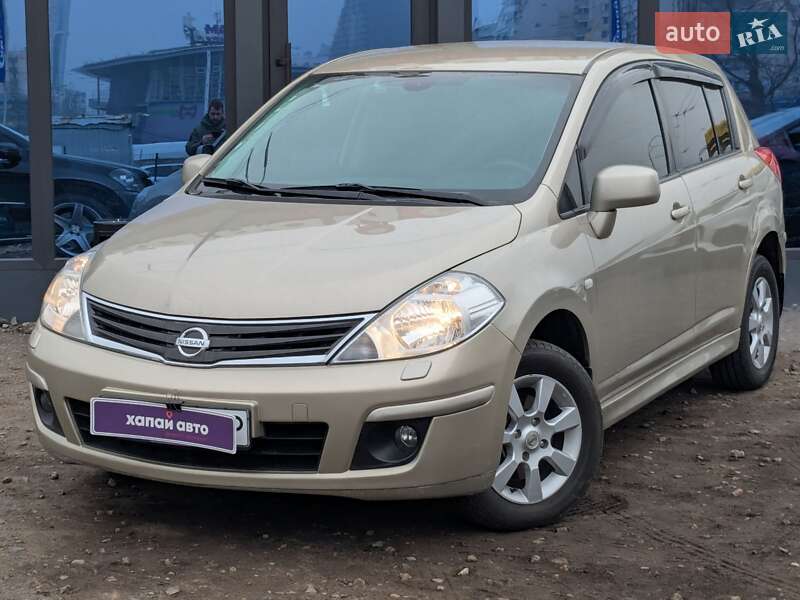 Хэтчбек Nissan TIIDA 2012 в 