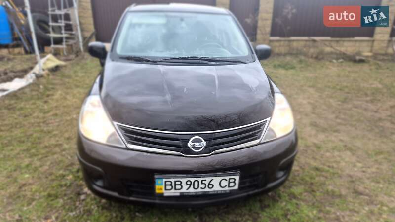 Седан Nissan TIIDA 2011 в Киеве