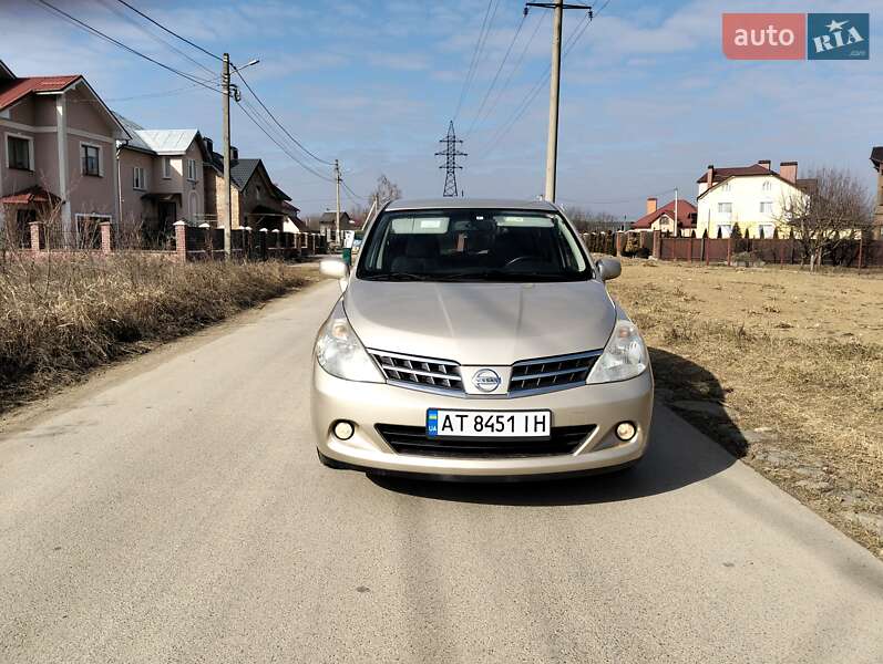 Хетчбек Nissan TIIDA 2012 в Івано-Франківську