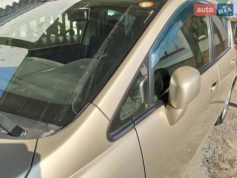 Хетчбек Nissan TIIDA 2012 в Івано-Франківську