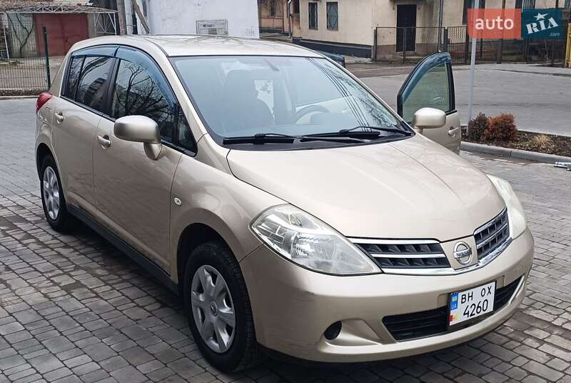 Nissan TIIDA 2010