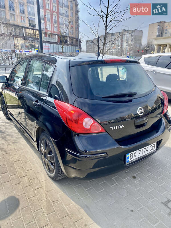 Хэтчбек Nissan TIIDA 2011 в Хмельницком