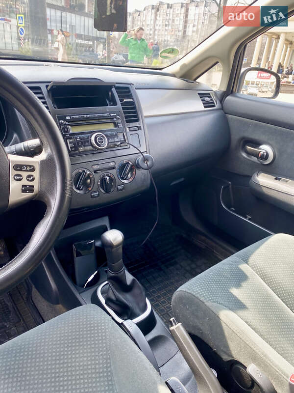 Хэтчбек Nissan TIIDA 2011 в Хмельницком