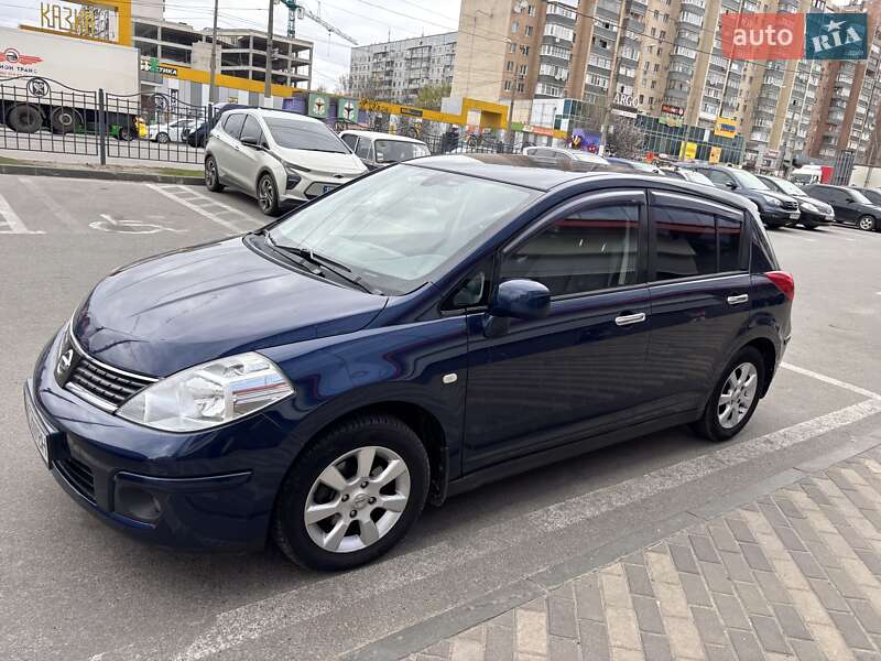 Хэтчбек Nissan TIIDA 2007 в 