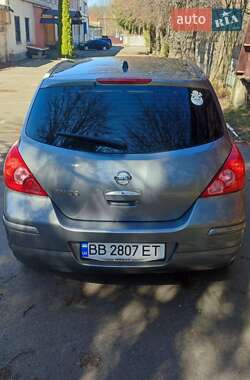 Хетчбек Nissan TIIDA 2011 в 