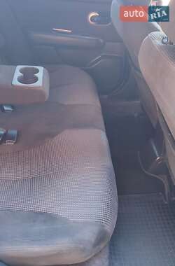 Хетчбек Nissan TIIDA 2011 в 