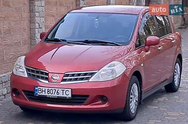 Хэтчбек Nissan TIIDA 2012 в 