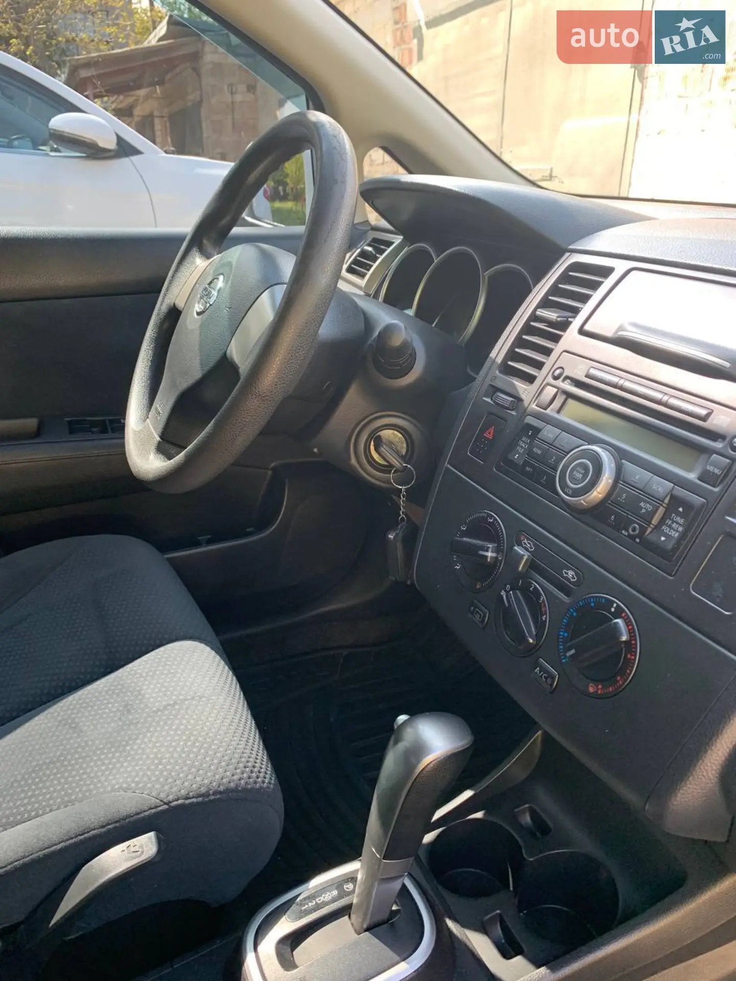 2010 Nissan Tiida - мініатюра 16
