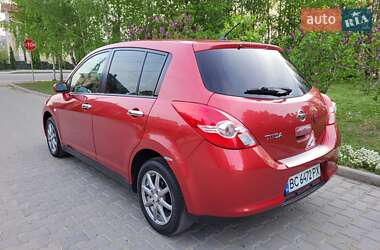 Хэтчбек Nissan TIIDA 2012 в 