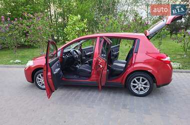 Хэтчбек Nissan TIIDA 2012 в 