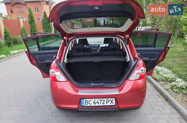 Хэтчбек Nissan TIIDA 2012 в 