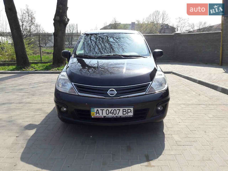 Nissan TIIDA 2011