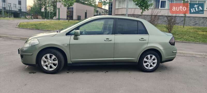 Седан Nissan TIIDA 2008 в Житомире