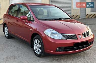 Хэтчбек Nissan TIIDA 2007 в 